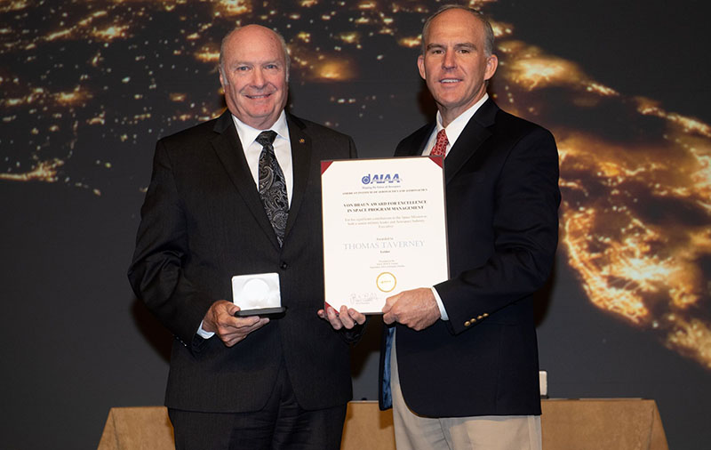 Taverney von Braun award Thomas Taverney accepting von Braun award