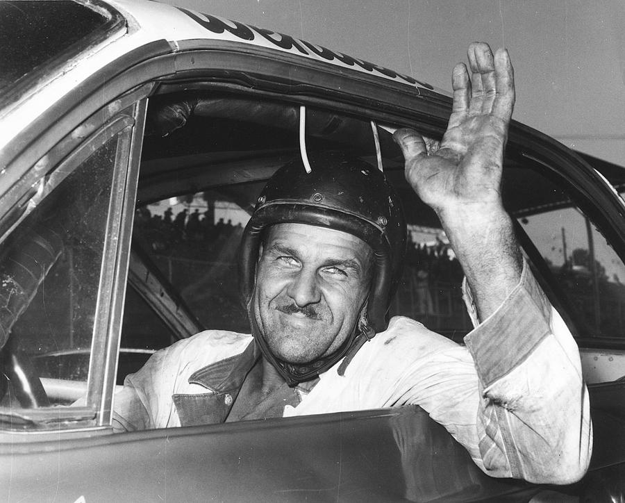 Wendell Scott wins at Jacksonville Speedway in 1963