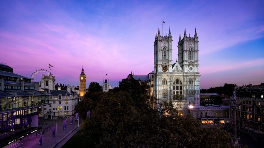 Westminster Abbey underneath a blue and purple sky