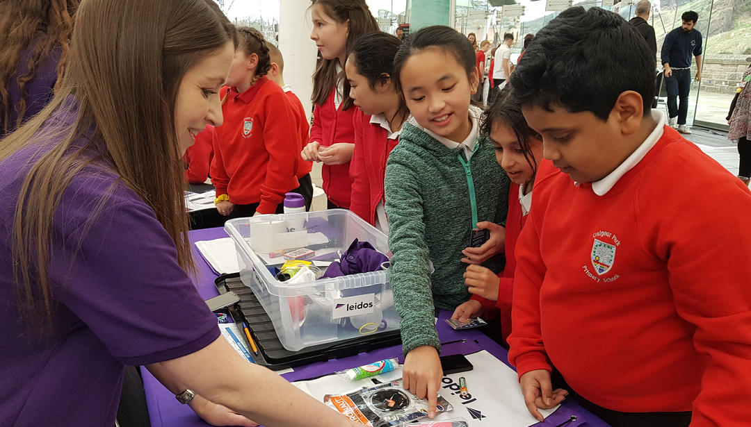 Leidos volunteer working with school children