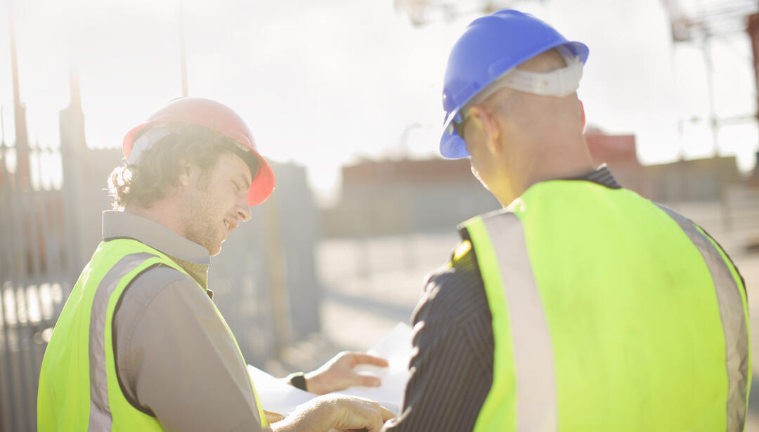 Project manager discussion on site