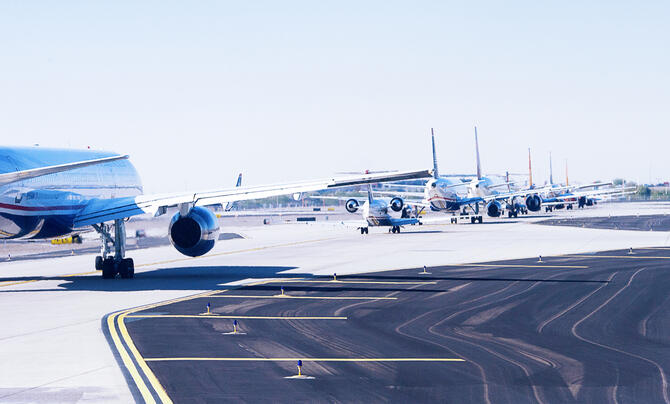 Aircraft taxiing to runway 