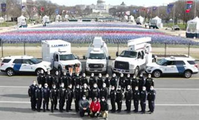 Police in front of US Capitol Building