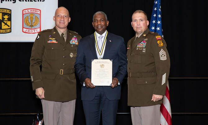 Darrell Williams receiving his award