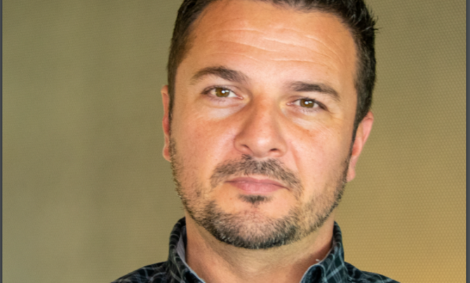 Vladimir Popov headshot