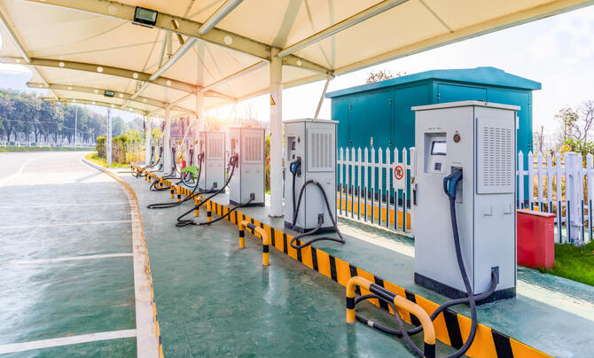 Fleet vehicle charging station