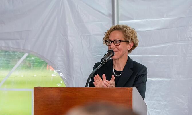 Liz Porter speaking to a crowd