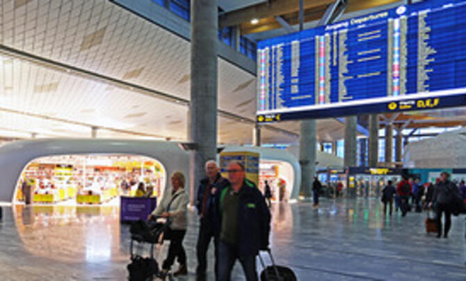 Passenger travelling through OSL
