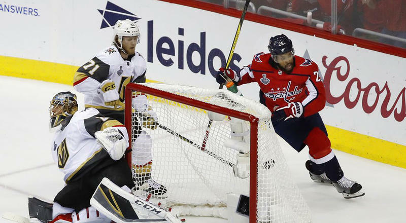 Devante Smith-Pelly scores to put the Capitals up 3-0 in Game 4 of the Stanley Cup Finals.