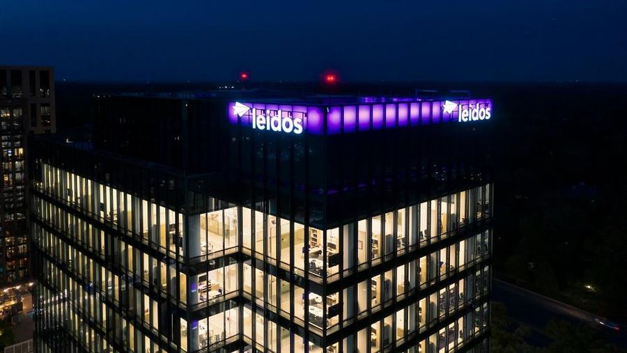 An aerial shot of the top floors of Leidos Global Headquarters at dusk